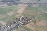 6,52ha obok budowanego akwenu o pow. 110ha, w studium - rekreacja, hotel itp