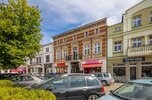 Dochodowa kamienica z restauracją, 2 lokalami handlowymi i 4 mieszkaniami na rynku w Wągrowcu