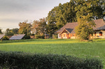 Dwór, działający biznes, 5,5 ha