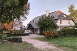 Dwór, działający biznes, 5,5 ha