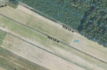 Działki otoczone lasem