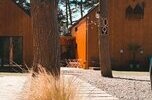 Gotowy biznes turystyczny nad morzem –nowoczesny  pensjonat, dom i domki 575m2, 2020r