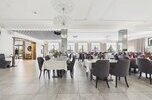 Hotel pod skrzydłami amerykańskich samolotów
