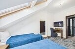 Hotel pod skrzydłami amerykańskich samolotów