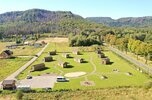 Klimatyczny ośrodek w widokiem na Góry Stołowe