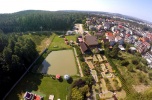 Ośrodek narciarski, lodowisko, karczma, pole do minigolfa blisko centrum