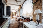 Prosperujący hotel oraz restauracja na sprzedaż