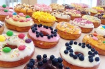 Sprzedam działającą kawiarnię oferującą świeże pączki donuty
