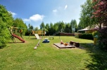 Sprzedam (ok. 1ha) funkcjonujący pensjonat + domki letniskowe + baseny + boiska + infrastr.+ staw+.