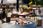 Sprzedam za odstępne prosperującą od prawie 3 lat i dochodową restauracje, winiarnię