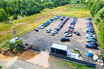 W pełni funkcjonujący parking samochodowy